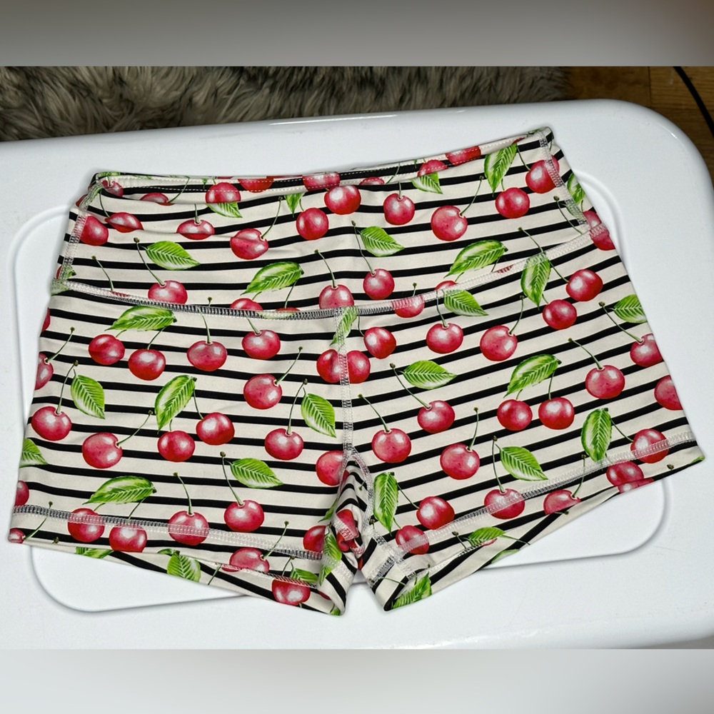 Size small savage barbell cherry shorts